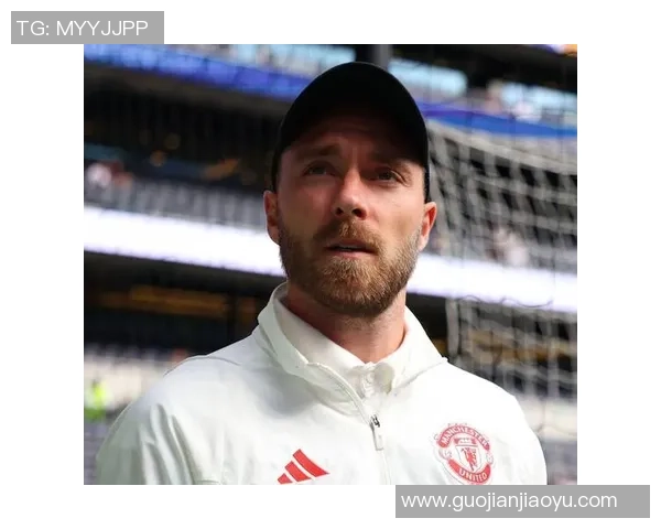 曼联与巴黎激战正酣比分揭晓引发球迷热议与期待 曼联与巴黎激战正酣比分揭晓引发球迷热议与期待